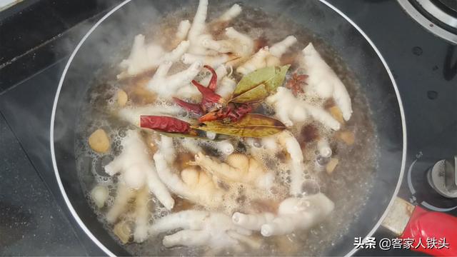 自从学会鸡脚这个做法,宅家一个月做6次,一次吃一斤还不想停嘴