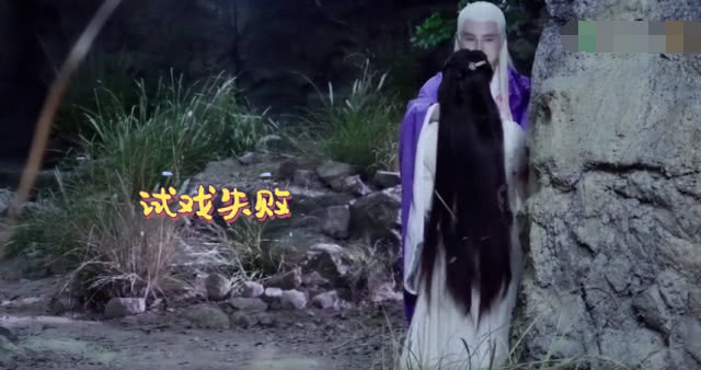 《枕上书》吻戏花絮曝光,高伟光热巴成连体婴儿,热巴无辜被踩脚