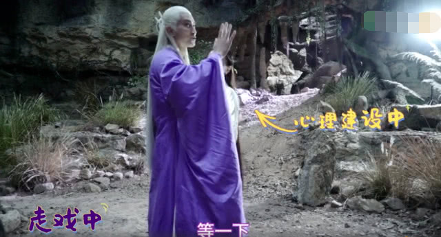 《枕上书》吻戏花絮曝光,高伟光热巴成连体婴儿,热巴无辜被踩脚
