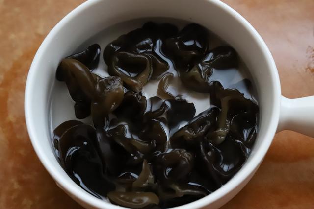 养眼又可口的田园小菜,很多饭店里都有,做法简单,在家也能复刻