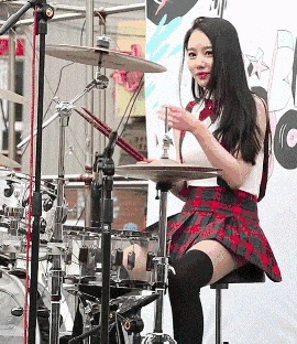 搞笑GIF:妹子,别,哥哥不是那样的人…