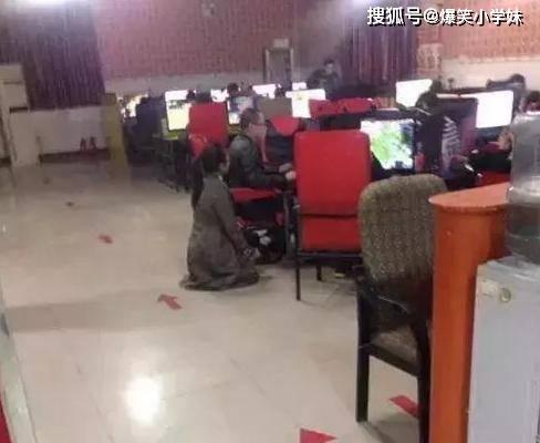 爆笑GIF图:真想娶个妹子,然后靠卖水果度过一生