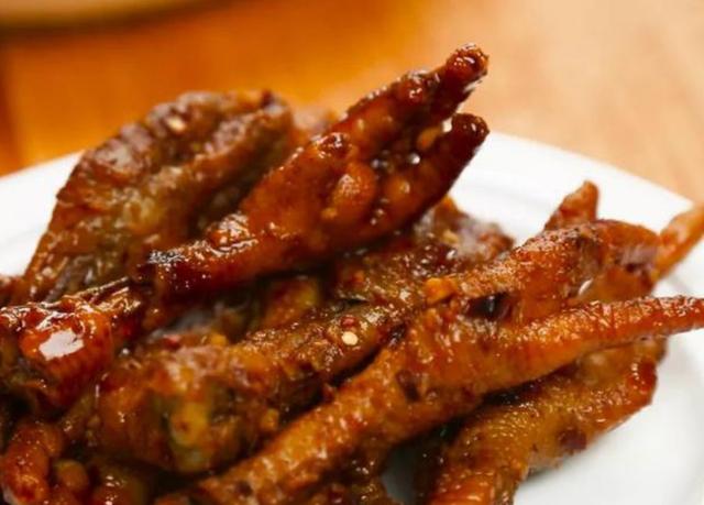 口味香辣可口、口感清脆爽滑,鸡爪就是要这样吃才行,下饭绝味