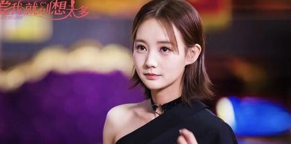 有资源但接剧的眼光一般,李一桐这部剧和陈建斌还组了cp