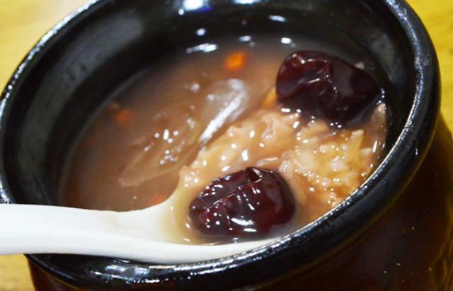 银耳莲子粥,真是太好喝了,一碗喝完回味无穷