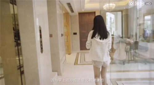 乔欣上亿豪宅疑曝光,奢华宽敞似样板间,自家花园能停直升机