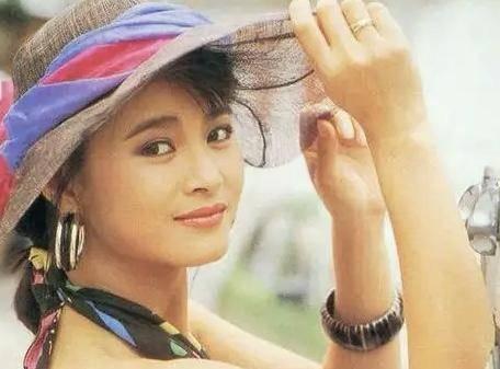 56岁TVB女星全素颜出镜演单亲妈妈 曾遭前夫家暴离婚多年至今单身