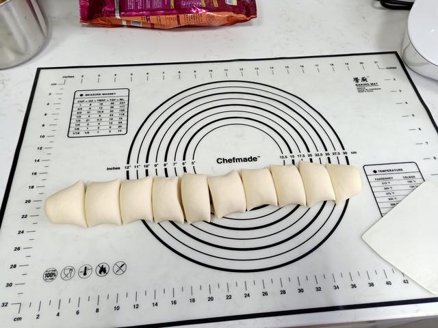 老婆蒸的包子太好吃,1口气吃掉17个,网友:好厉害的一家子