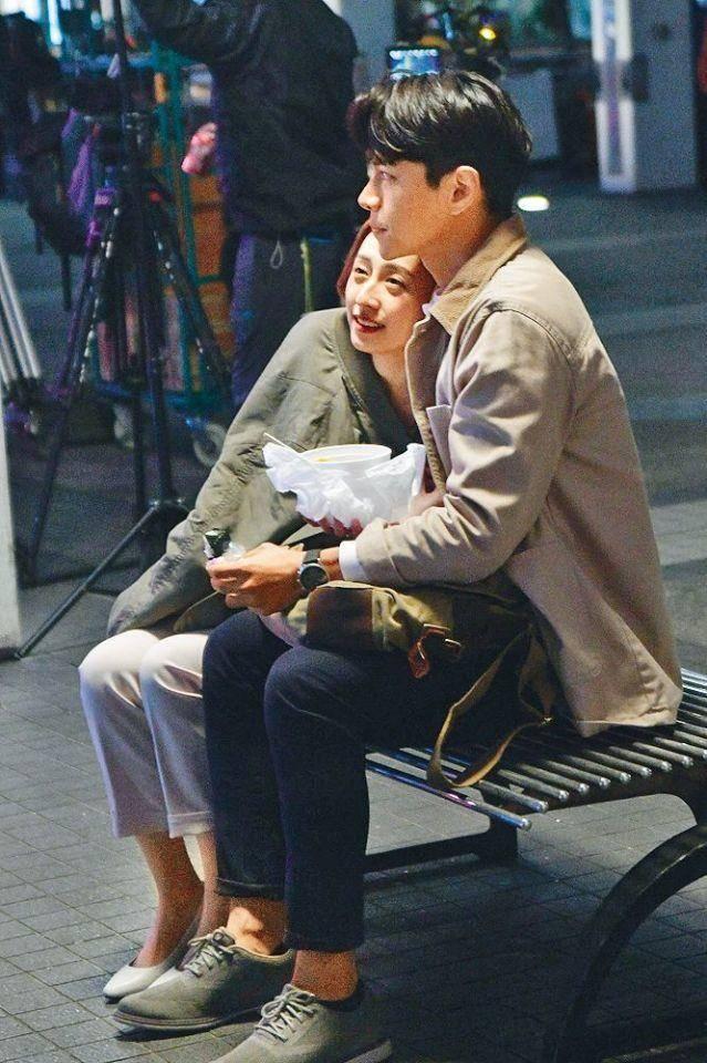 TVB小花强忍寒冷衣着单薄为新剧拍摄 望可以加戏份脱男搭档外套