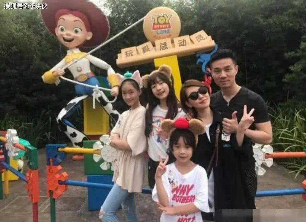 黄子佼与小19岁女友结婚,小S大方送祝福,绯闻女友曾宝仪也看开了