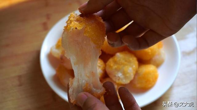 汤圆别直接吃,淋上鸡蛋液,筷子拌一拌,一次吃10个都不腻