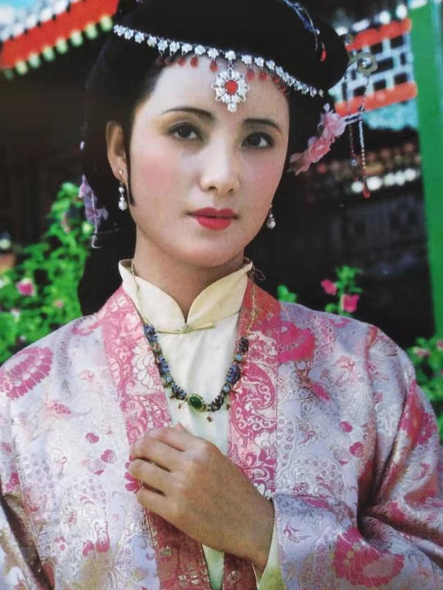 曹雪芹给了她绝世容貌,她却流落烟花巷,活成了卑贱的下等人