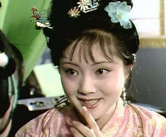 林黛玉和薛宝钗的情商谁更高?看看宝玉偷试后两人的表现就知道了