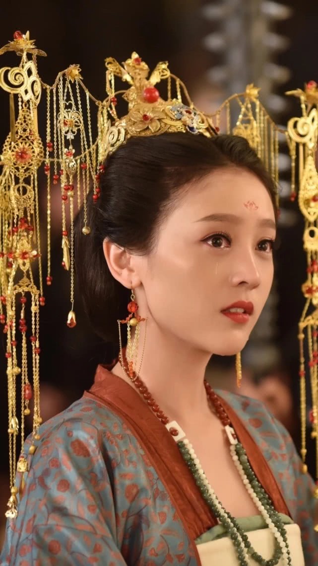 当初最美孟婆何花新剧播出,剧中的她变胖让人都直接没有认出来