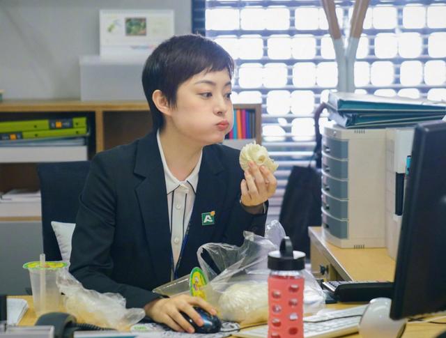 孟美岐搭上章子怡李冰冰,杨超越孙俪称姐妹,吴宣仪郑爽粉丝互掐