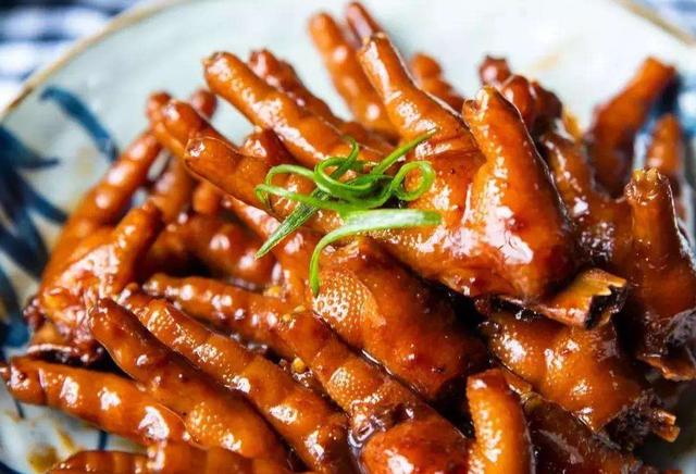 鸡爪这样做,不用卤不用炒糖色,味道一样的鲜香美味,简单又家常