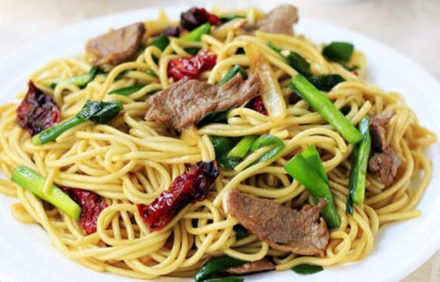今天吃了一道美食,叫做黄面,不过却让我吃出来了不同以往的感觉