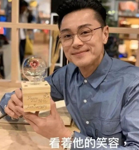 TVB亿万“驸马爷”靠《法证4》翻身,为妻戒18年烟瘾,住岳父豪宅仍交租