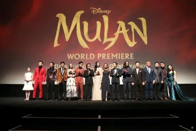 《花木兰》首映刘亦菲稳站C位,天价礼服抢眼,将跻身国际巨星?