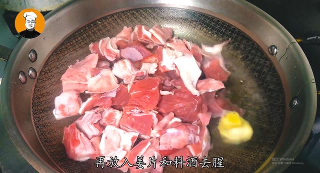 1块牛腩2根牛筋,搭配土豆胡萝卜一起炖,儿子汤汁盖饭连吃两碗