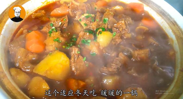 1块牛腩2根牛筋,搭配土豆胡萝卜一起炖,儿子汤汁盖饭连吃两碗
