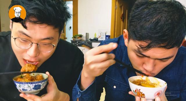 1块牛腩2根牛筋,搭配土豆胡萝卜一起炖,儿子汤汁盖饭连吃两碗
