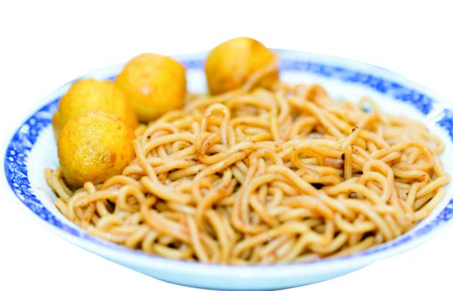 一道在街头上非常常见的面食,那就是车仔面了,喜欢的人很多