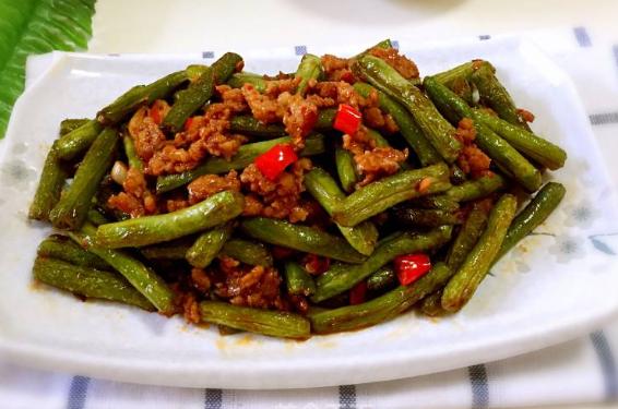 家常开胃下饭菜,干煸四季豆和糖醋莲藕,制作简单,营养好吃