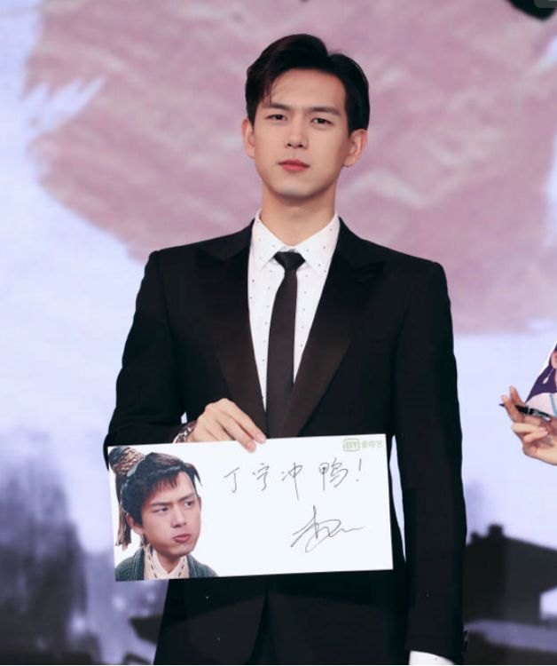 李现要当杨幂的员工?被曝和嘉行高层走得近,撇杨紫和春夏炒CP