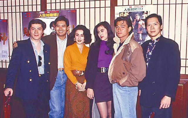 港产赌片巅峰之作:周润发自带BGM出场,大背头造型无人能敌