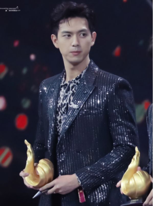 李现要当杨幂的员工?被曝和嘉行高层走得近,撇杨紫和春夏炒CP