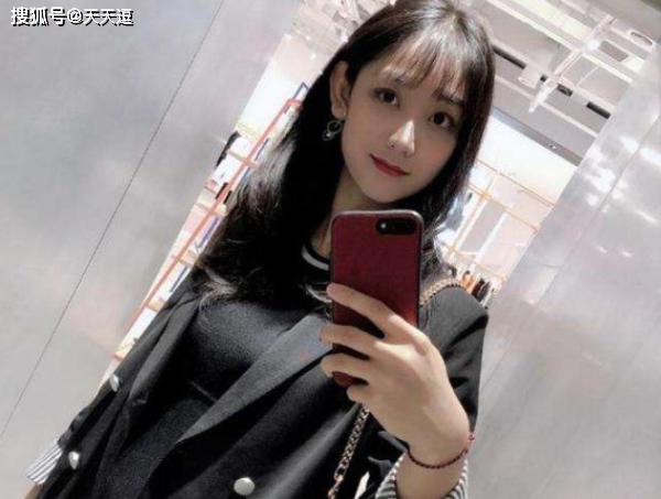 搞笑GIF趣图:陪她逛商场,应该不会觉得累吧