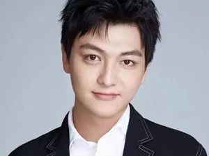 他是正午御用配角,演《琅琊榜》无人知,在《安家》力压孙俪罗晋