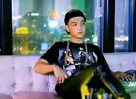 他是正午御用配角,演《琅琊榜》无人知,在《安家》力压孙俪罗晋