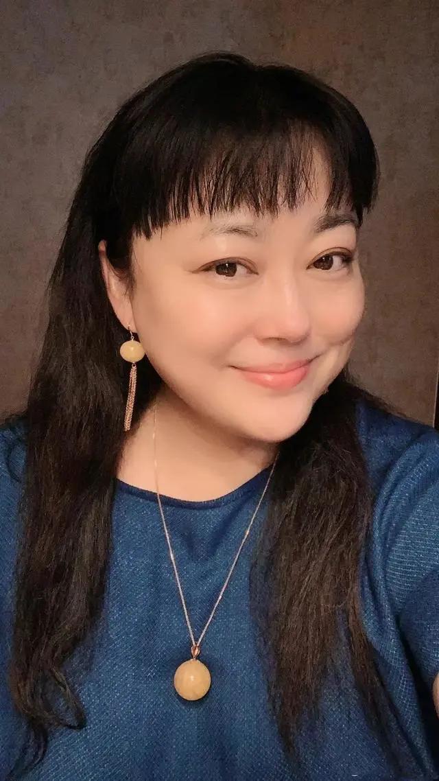 被多位导演封杀转行做微商的李菁菁,49岁凭《安家》再受观众认可