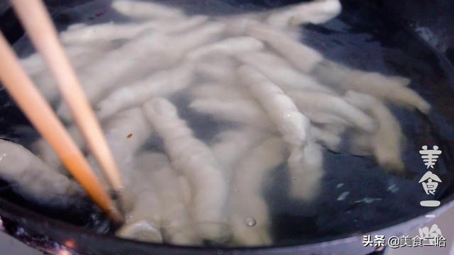烤面筋最简单做法,不用烤箱、不用洗面,半斤粉能做30多串,过瘾