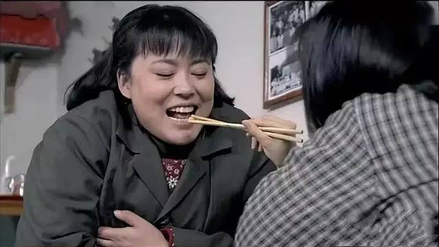 被多位导演封杀转行做微商的李菁菁,49岁凭《安家》再受观众认可