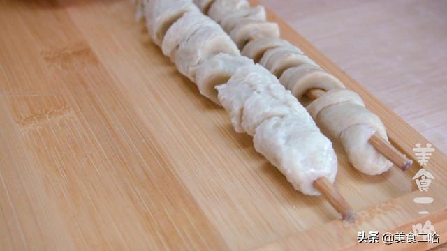 烤面筋最简单做法,不用烤箱、不用洗面,半斤粉能做30多串,过瘾