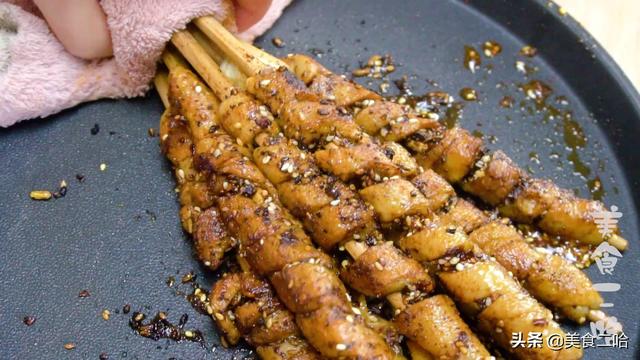 烤面筋最简单做法,不用烤箱、不用洗面,半斤粉能做30多串,过瘾