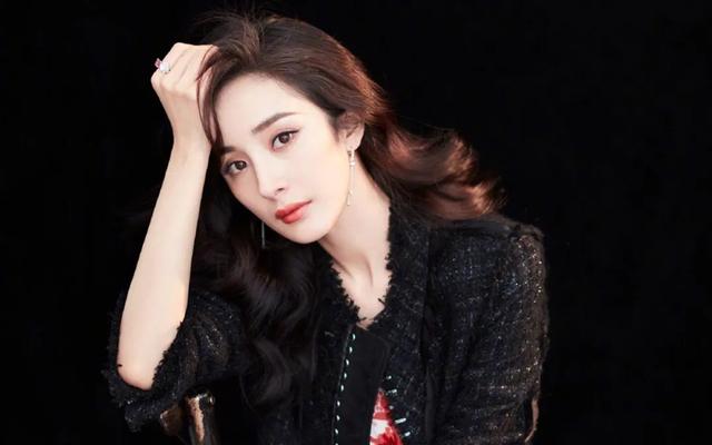 粉丝粗心大意,辱华杂志盗图,杨幂被粉丝波及险些步了肖战后尘?