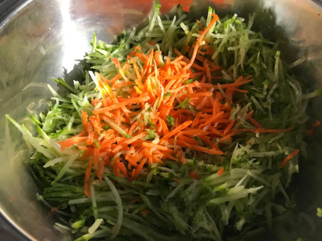 香!香!实在香!!这道菜热着吃,冷着吃,做汤吃,怎么吃都超级好吃!一吃就停不下来!