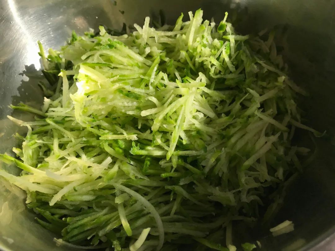 香!香!实在香!!这道菜热着吃,冷着吃,做汤吃,怎么吃都超级好吃!一吃就停不下来!