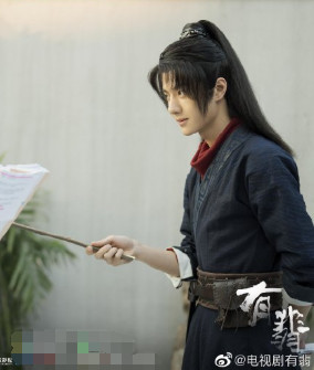 《有匪》曝光新花絮,赵丽颖拿孙俪同款台本,王一博对戏代入感强