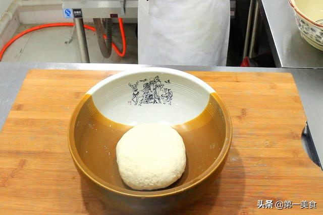 发面千层饼的家常做法,一折一叠两分钟学会,层多柔软凉了也不硬