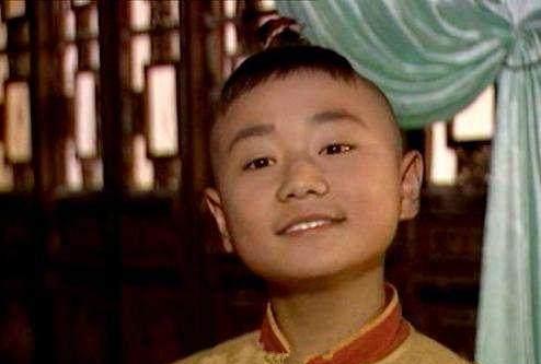 洞房花烛夜,新郎出上联:“十八年前不谋面”,新娘一下联,经典