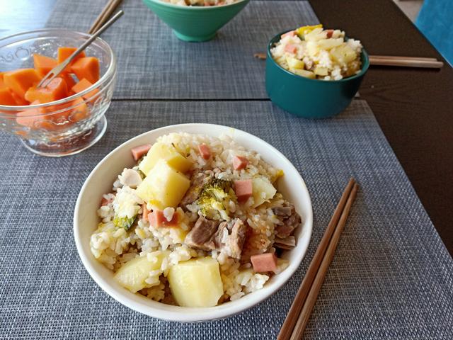 连晒我家4天8餐饭大集合,网友:早餐像皇帝,午餐像乞丐