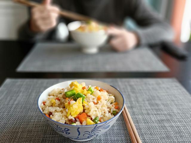 连晒我家4天8餐饭大集合,网友:早餐像皇帝,午餐像乞丐