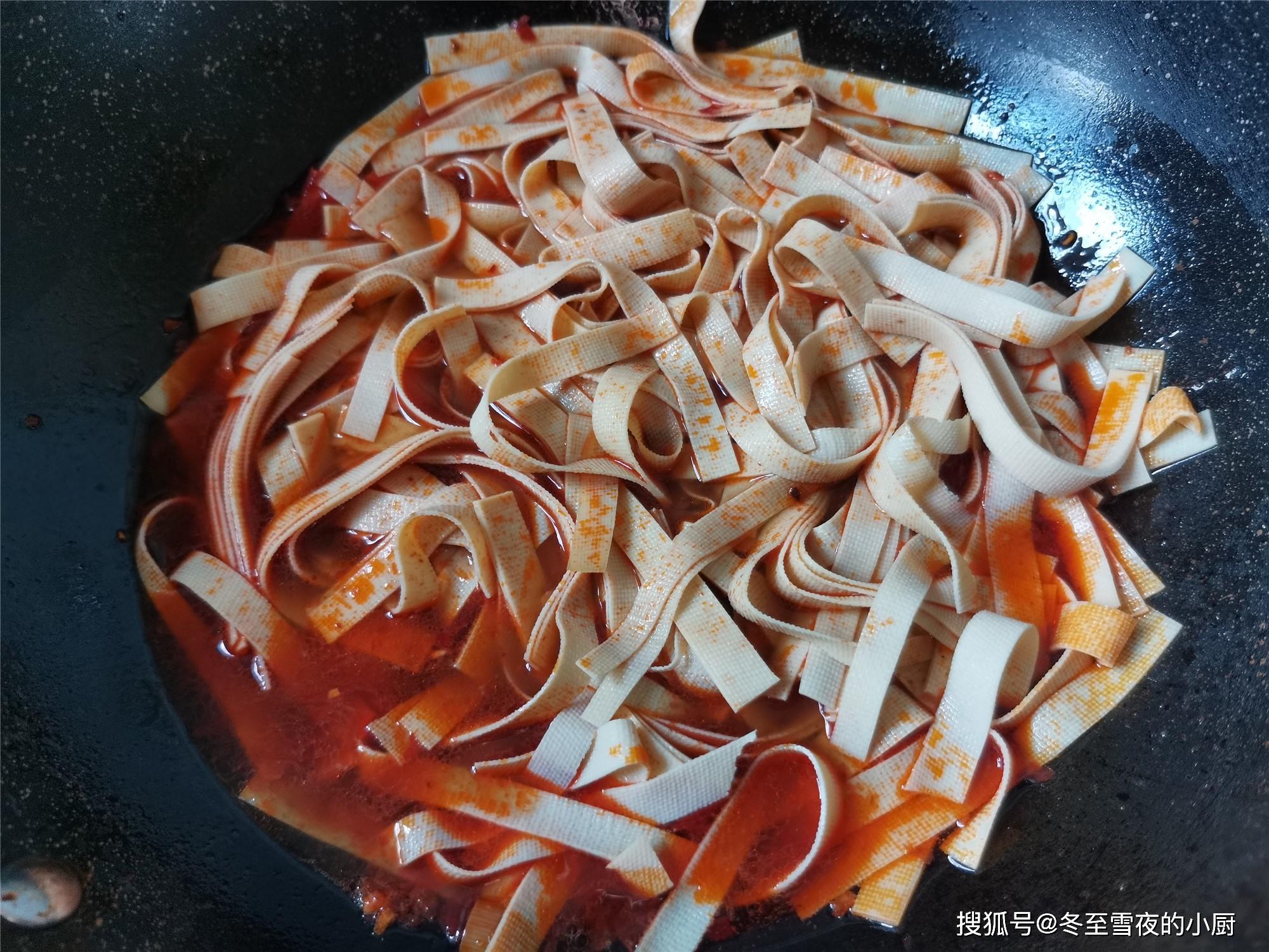 干豆腐新做法,看着就好吃,上班族快手菜,做法简单又下饭