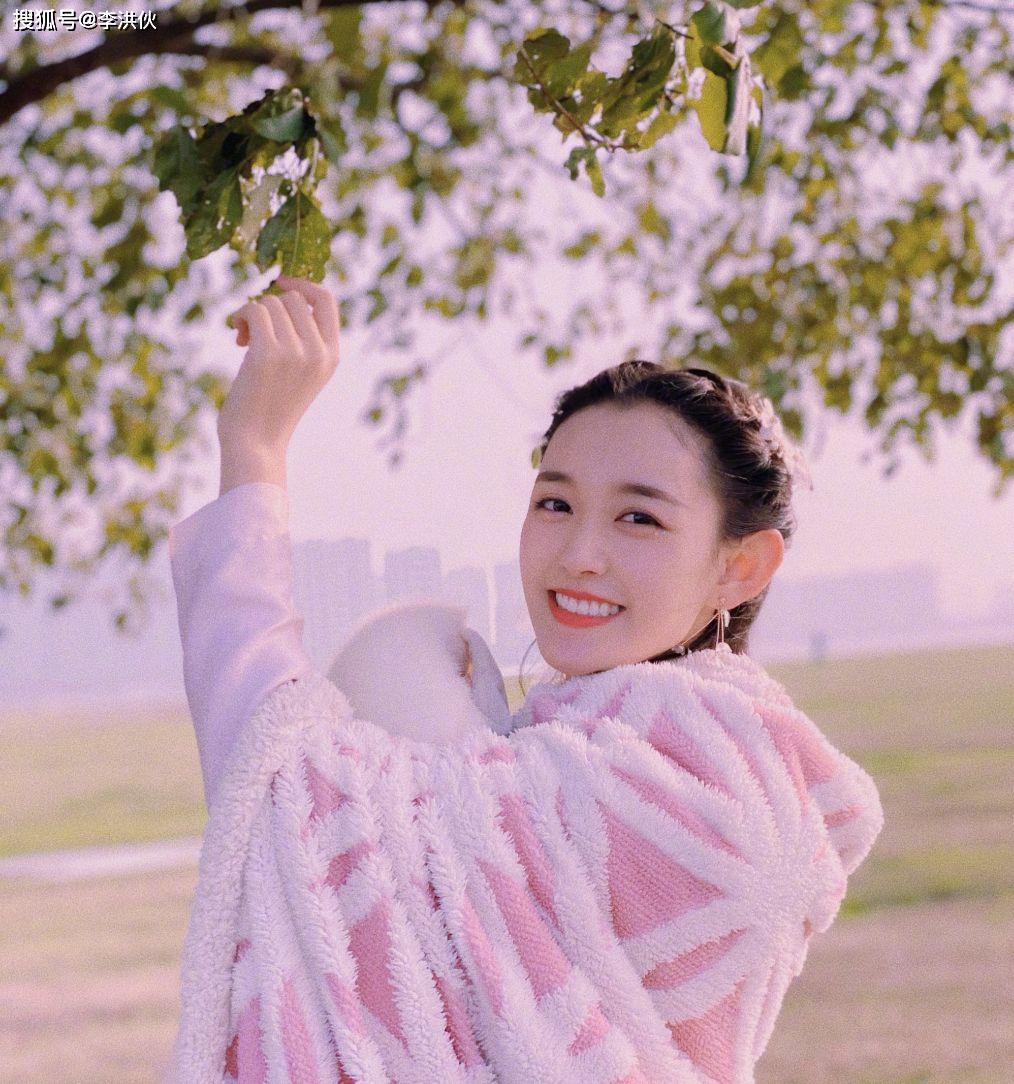 《三千鸦杀》热播,AI换脸太诡异,配角蒋依依抢了女主赵露思风头