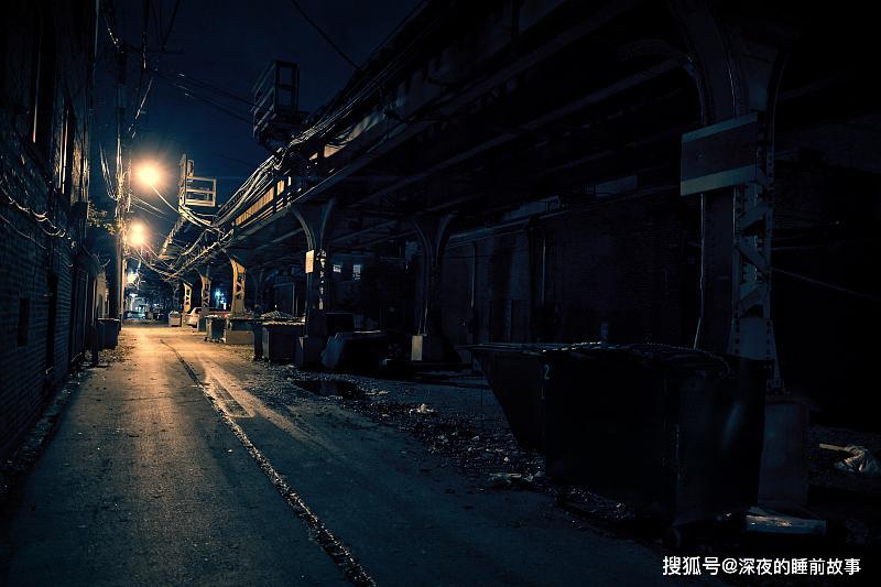 你是那么的鲜明色彩,也是那样的灰暗黑白
